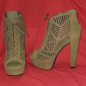 Show Stopping Heels!